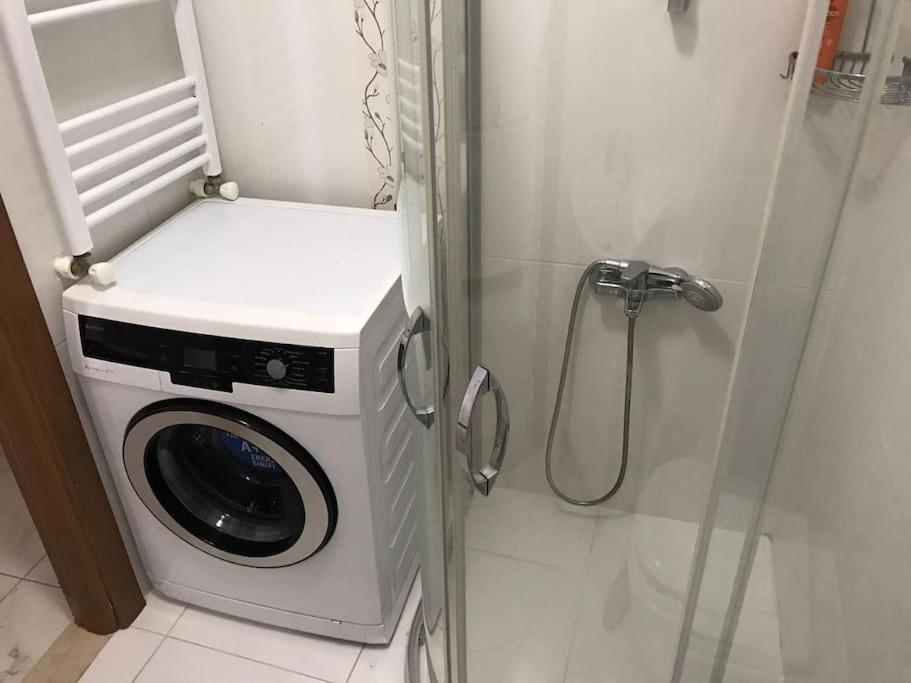 Istanbul'Un Merkezinde Cevahir Avm Karsisi 1+1 Yeni Ev Exteriör bild